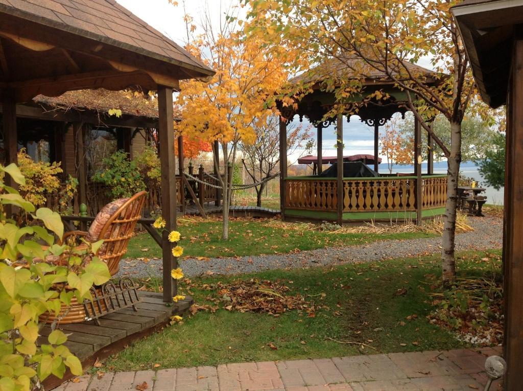 Auberge La Cote d'Or Petite-Riviere-Saint-Francois Exterior foto